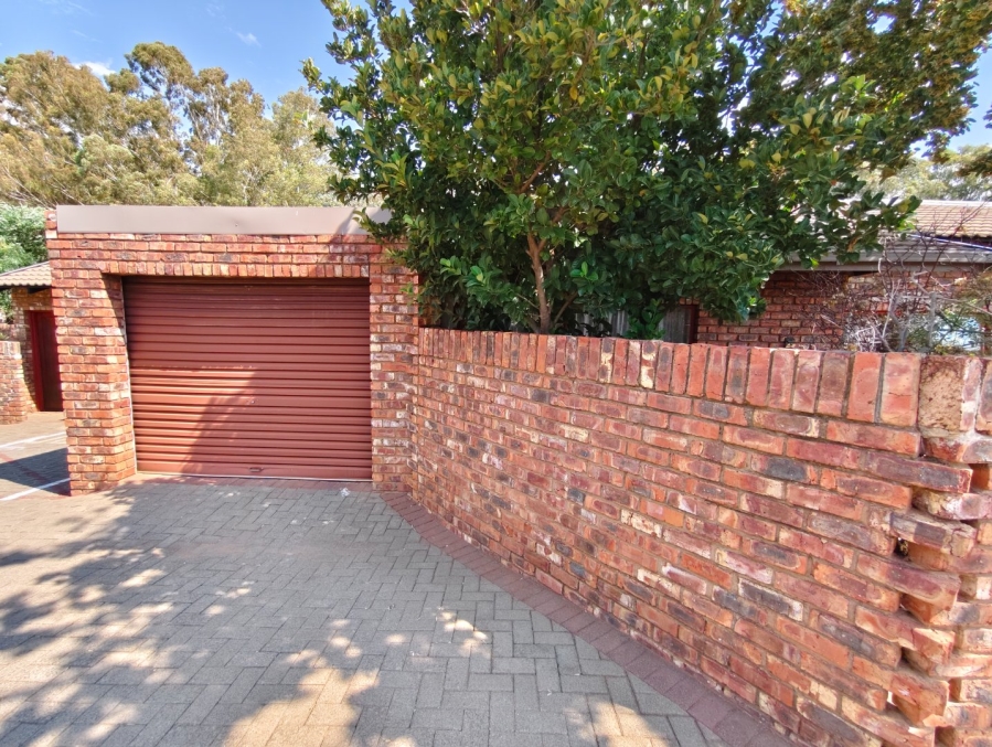 To Let 2 Bedroom Property for Rent in Langenhovenpark Free State